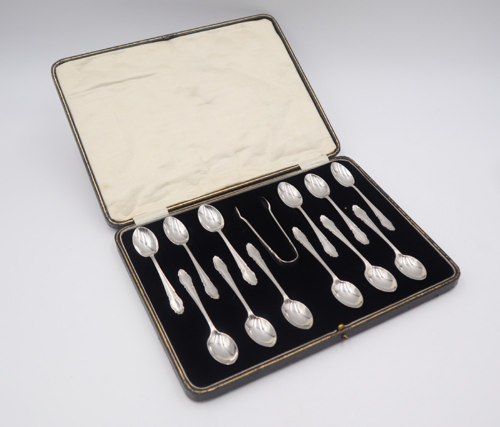 cased set of 12 silver spoons tongs